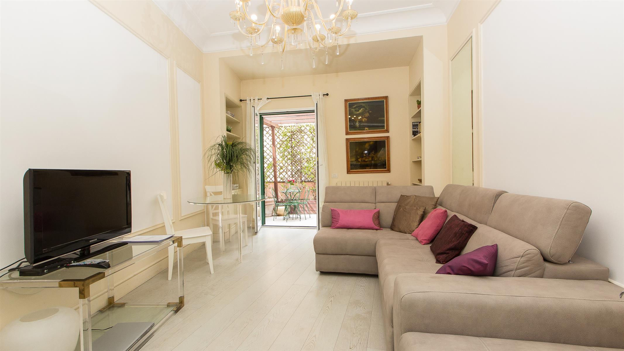 Rent Holiday Apartment with Terrace | Spanish Steps | RentalinRome.com